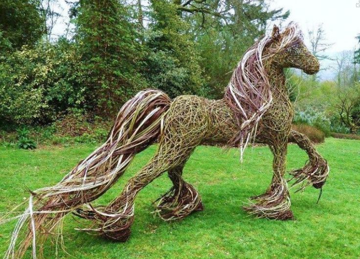Wicker sculpture of a horse at Knigthshayes Court by Joolz Doncaster entitled Cheva